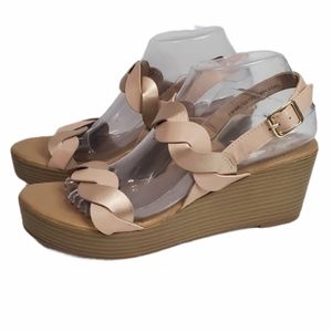 NWOT XOXO Darlen Taupe Wedge Sling Back Sandals